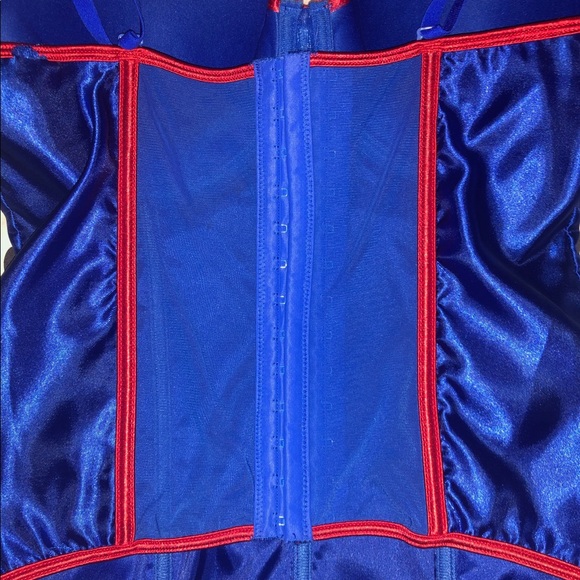 Superman Corset Costume - Picture 3 of 3